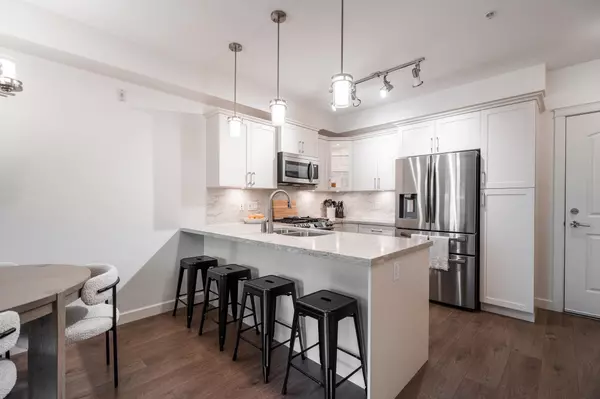 Surrey, BC V4P 0H2,3535 146a ST #211