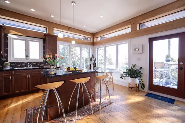 Gibsons, BC V0N 1V1,557 Central AVE