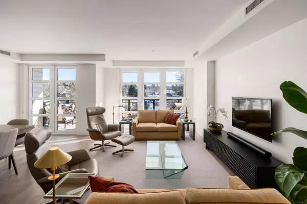 6168 East Boulevard #404,  Vancouver,  BC V6M 3V6