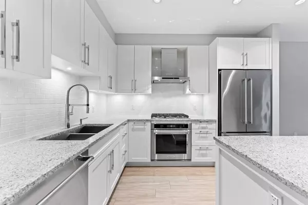 Surrey, BC V4A 4S2,1975 154 ST #205