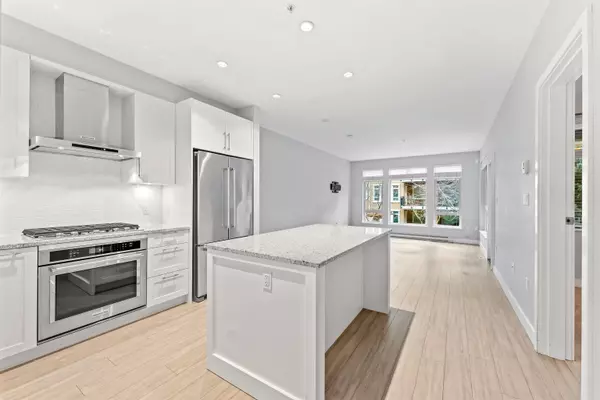 Surrey, BC V4A 4S2,1975 154 ST #205