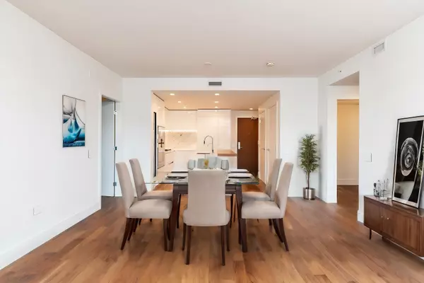 Vancouver, BC V5X 0J4,389 W 59th AVE #401