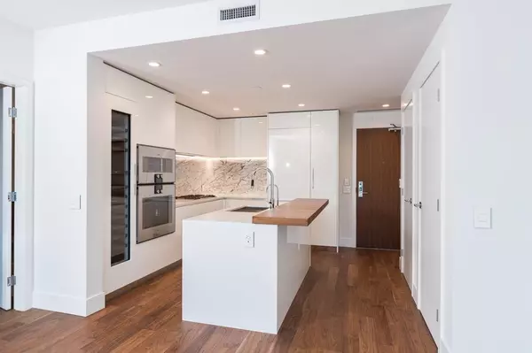 Vancouver, BC V5X 0J4,389 W 59th AVE #401