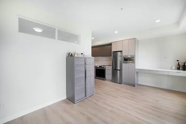 Tsawwassen, BC V4M 0E4,1792 Starling DR #326