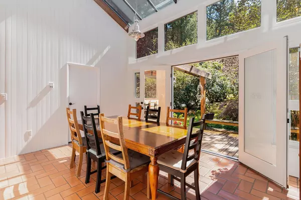 Bowen Island, BC V0N 1G1,775 Carter RD