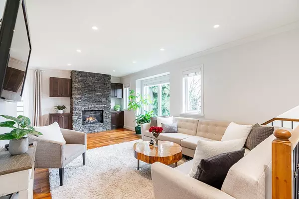 North Vancouver, BC V7L 2M9,884 E 13th ST