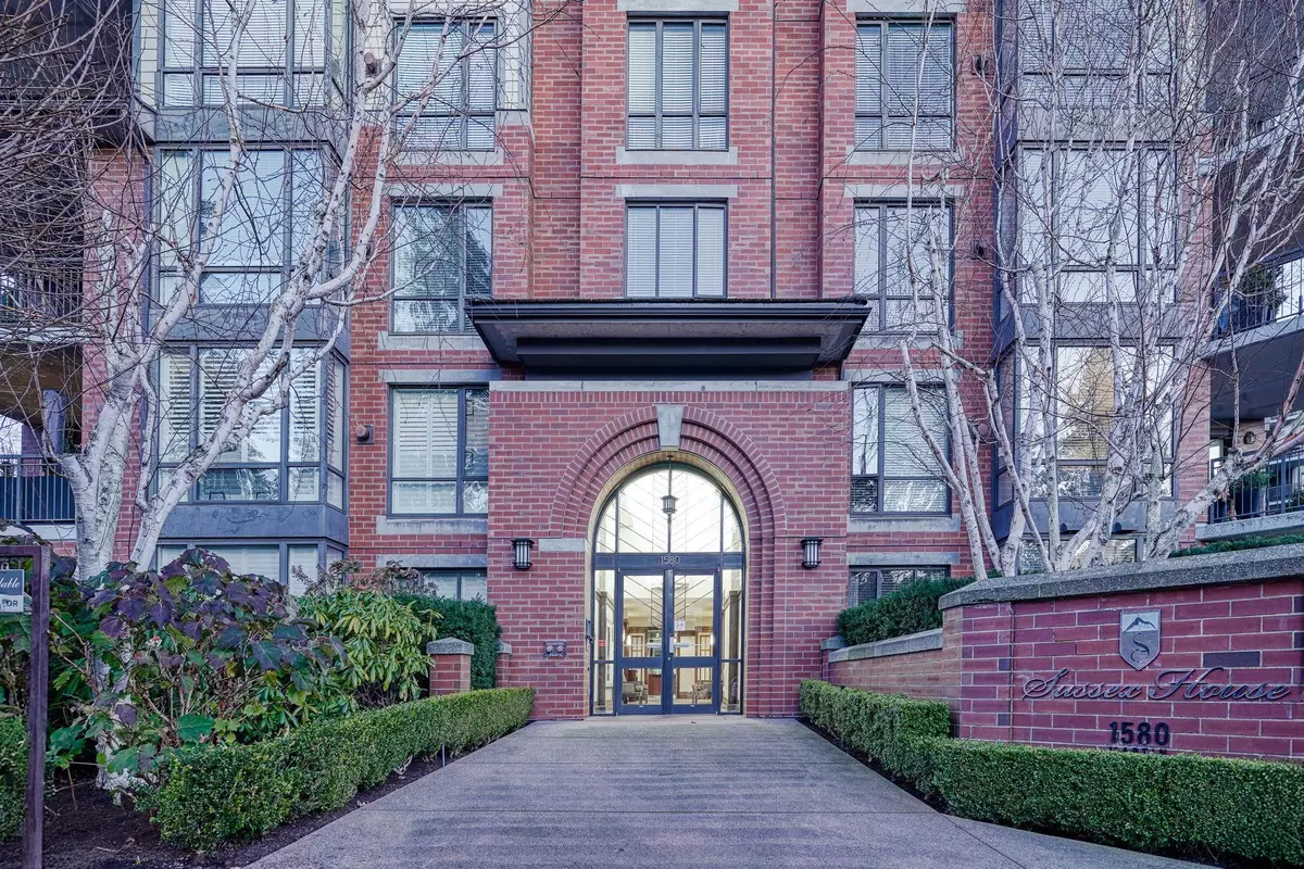 White Rock, BC V4B 5M3,1580 Martin ST #102