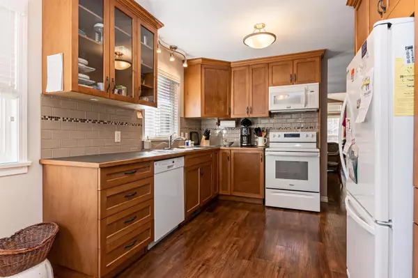 Hope, BC V0X 1L0,585 4th AVE