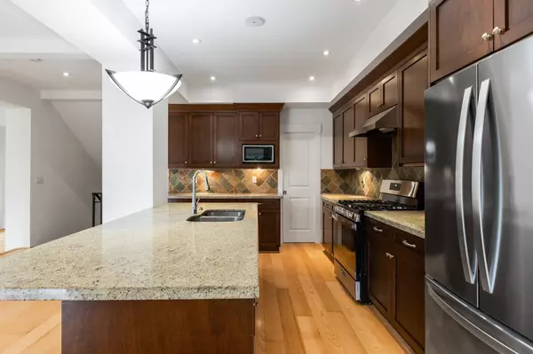 North Vancouver, BC V7M 2A8,625 W 22nd ST