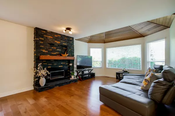 Surrey, BC V4A 8K7,12926 19 AVE