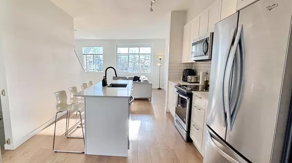 Surrey, BC V4N 6R8,18505 Laurensen PL #503