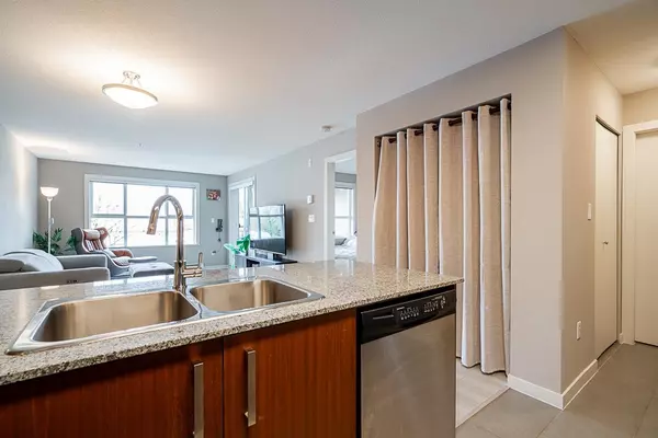 Burnaby, BC V5J 0C2,5885 Irmin ST #305