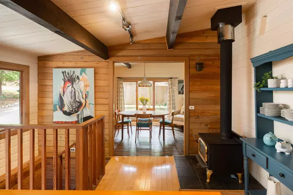 Bowen Island, BC V0N 1G2,1570 Whitesails DR