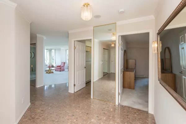 Surrey, BC V3R 0N2,15038 101 AVE #1201