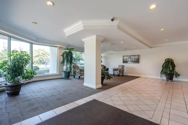 Surrey, BC V3R 0N2,15038 101 AVE #1201