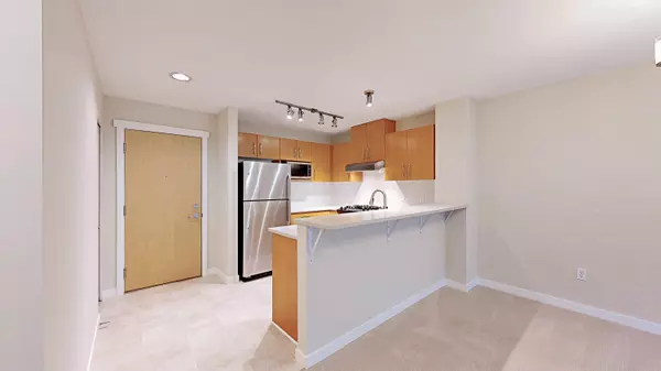 Port Moody, BC V3H 5K8,300 Klahanie DR #405