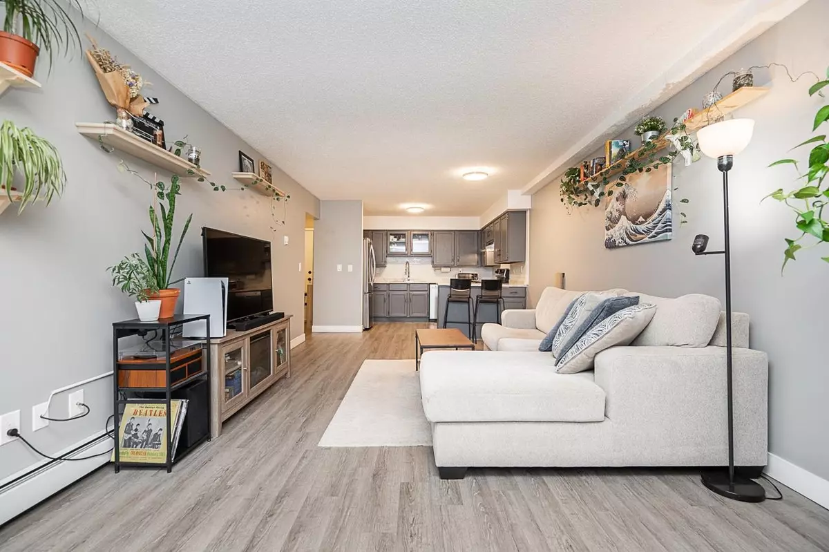 Surrey, BC V3T 5J5,13316 Old Yale RD #213