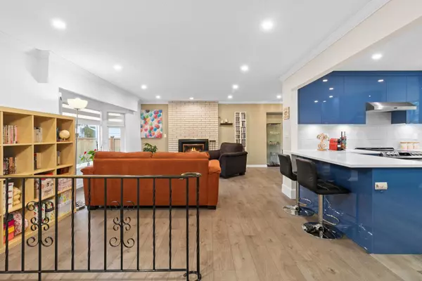 Port Coquitlam, BC V3B 4X5,1037 Spruce AVE