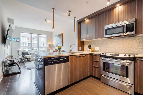 North Vancouver, BC V7M 0C6,733 W 14th ST #306
