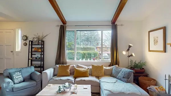 Gibsons, BC V0N 1V9,790 Creekside