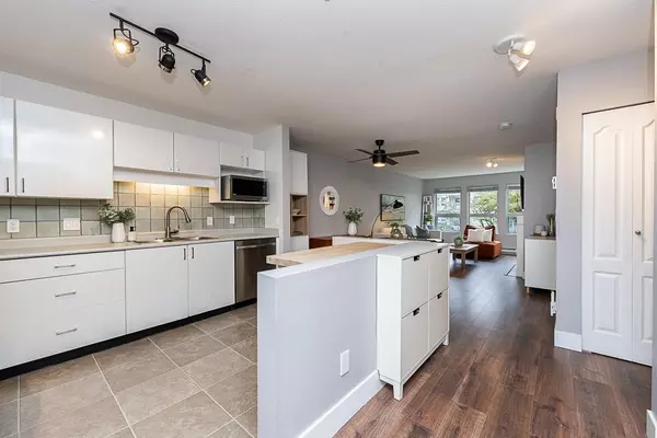 Surrey, BC V3R 0W2,9668 148 ST #201