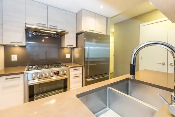 Richmond, BC V6Y 0J4,6288 No. 3 RD #563