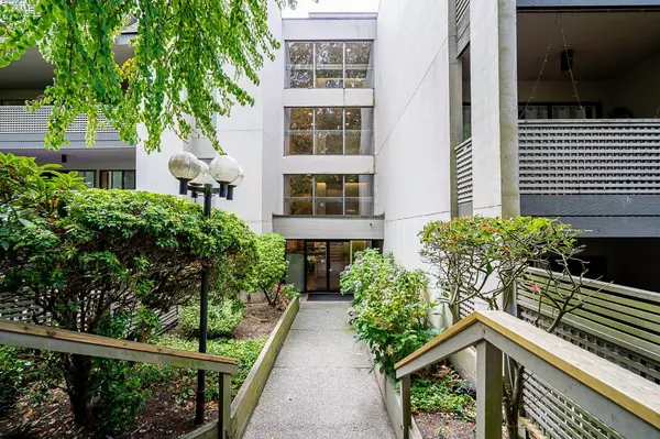 Burnaby, BC V5B 4S5,1955 Woodway PL #103