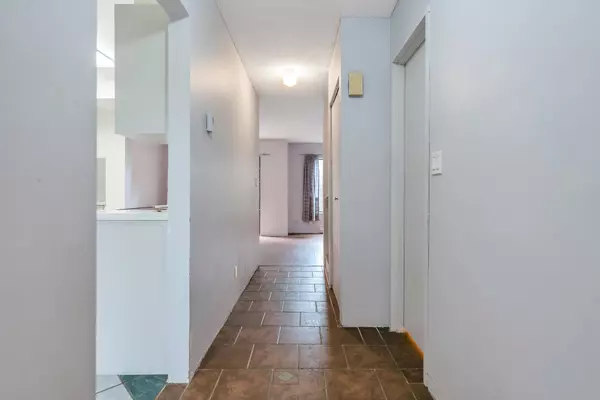 Surrey, BC V3W 7E6,13880 74 AVE #118