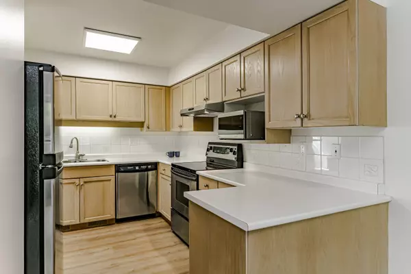 Surrey, BC V3R 0G6,10538 153 ST #113