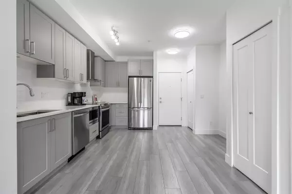 Surrey, BC V3T 0P2,13978 Fraser HWY #404