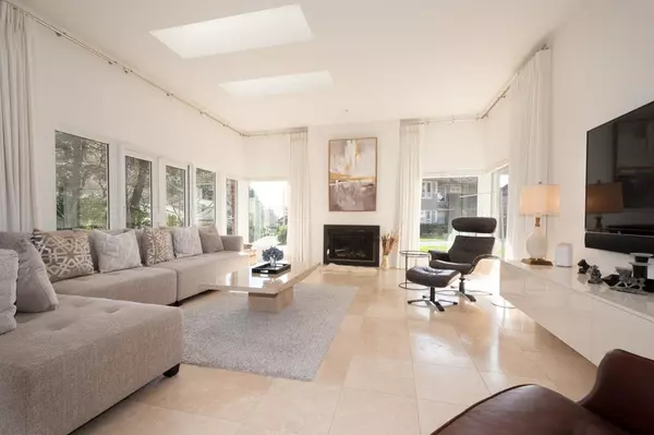 West Vancouver, BC V7W 3B6,6955 Odlum CT