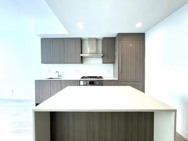 Burnaby, BC V5C 0M2,2351 Beta AVE #909