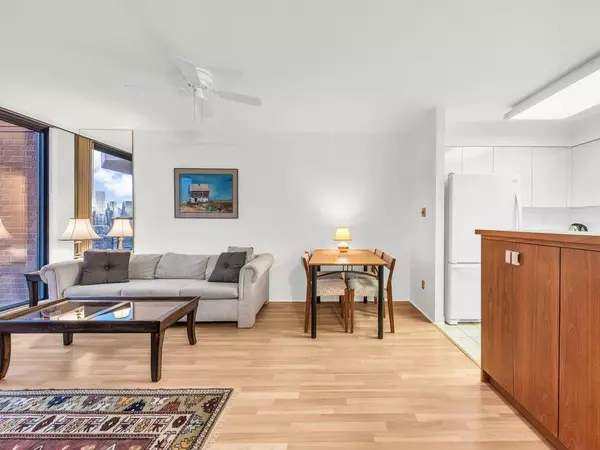Vancouver, BC V6J 5E7,2201 Pine ST #806