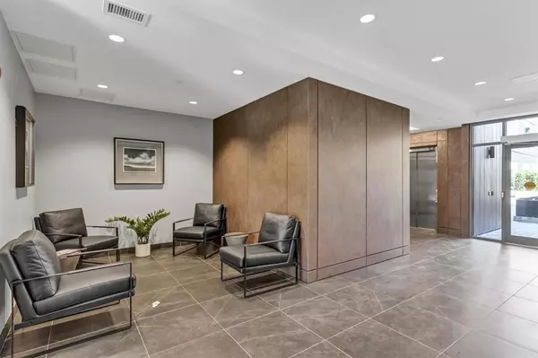 Maple Ridge, BC V2X 3J1,22265 Dewdney Trunk RD #405