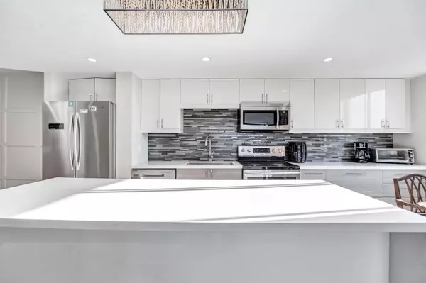 North Vancouver, BC V7P 3E6,2016 Fullerton AVE #1511