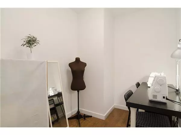 Burnaby, BC V3N 4P6,9867 Manchester DR #421