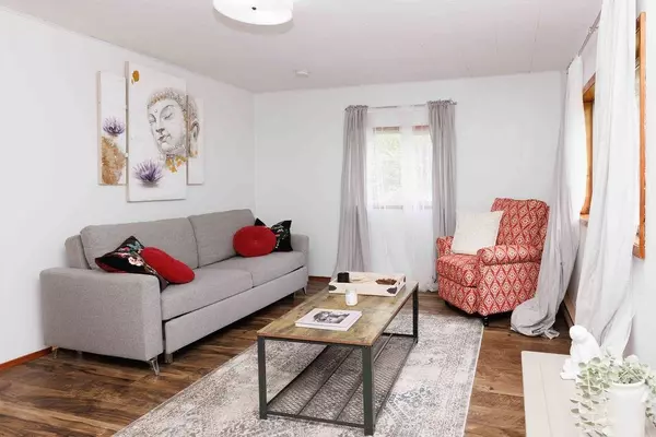 Roberts Creek, BC V0N 2W2,1225 Roberts Creek RD