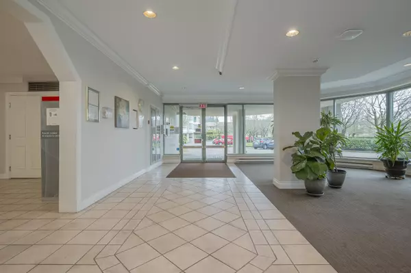 Surrey, BC V3R 0N2,15038 101 AVE #405