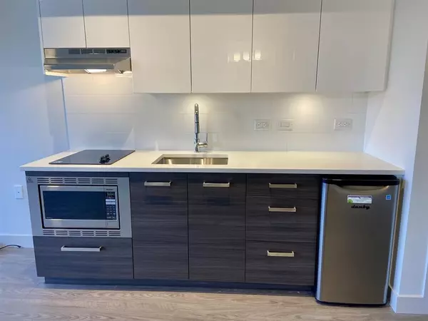 Surrey, BC V3T 3W7,10928 132 ST #526