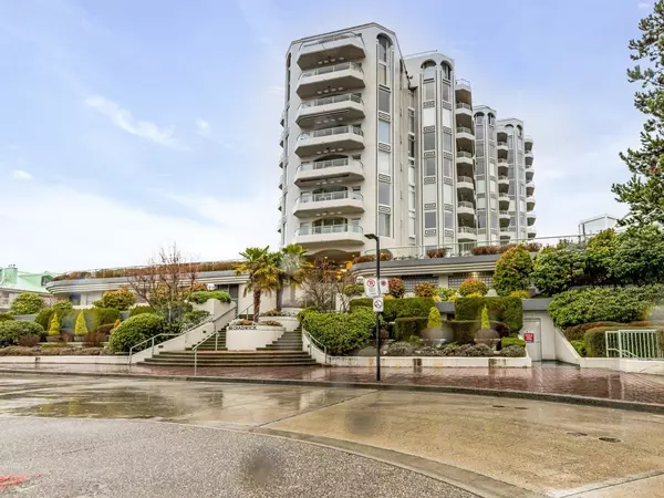 168 Chadwick CT #308,  North Vancouver,  BC V7M 3L4