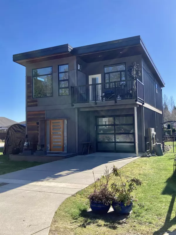 Gibsons, BC V0N 1V9,883 Trower LN