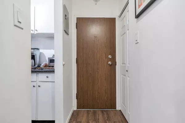 North Vancouver, BC V7L 1B5,330 E 1st ST #108