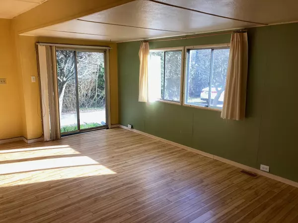 West Vancouver, BC V7P 1C4,227 Tomahawk AVE