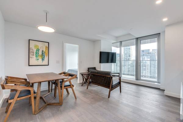 1480 Howe Street #2701, Vancouver, BC V6Z 1C4