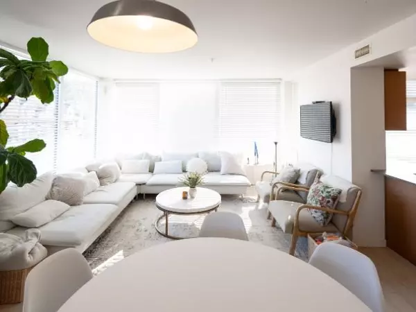 Port Moody, BC V3H 0H2,95 Moody ST #302