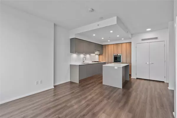 Burnaby, BC V5C 0H9,3833 Evergreen PL #4104