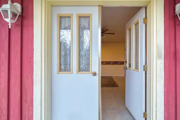 Madeira Park, BC V0N 2H1,4595 Esquire DR