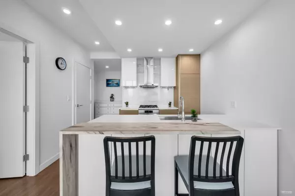 Burnaby, BC V5H 0H4,6098 Station ST #3301