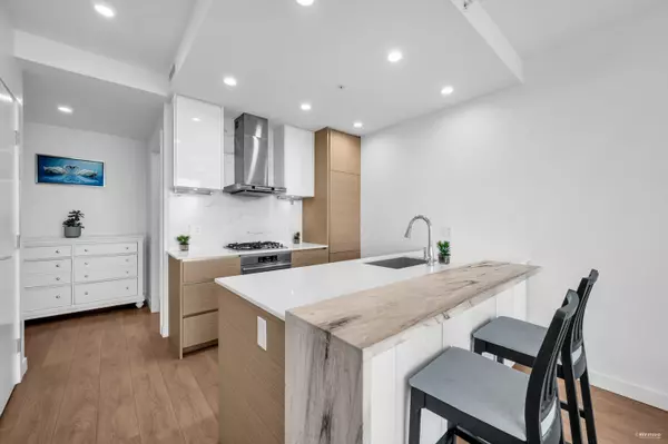 Burnaby, BC V5H 0H4,6098 Station ST #3301