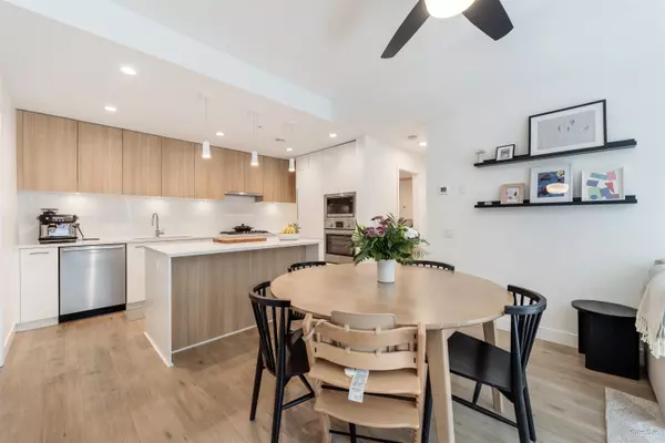 North Vancouver, BC V7P 1Y2,2035 Glenaire DR #145